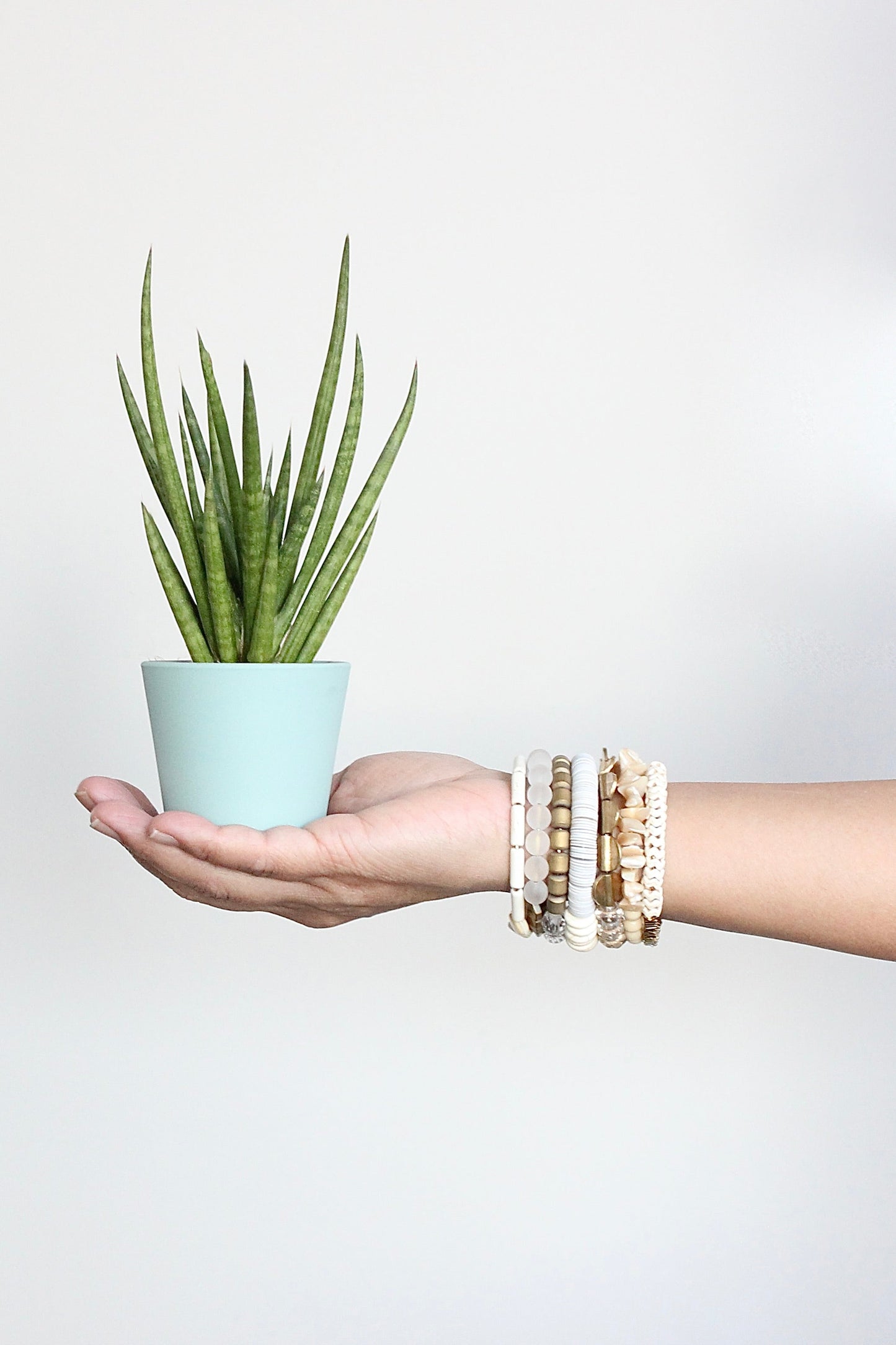 ISLB02 White and brass wrap bracelet