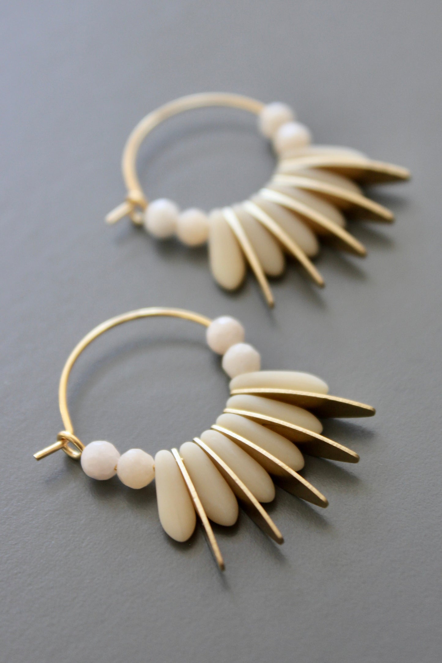 ISLE03 Mini matte cream colored hoop earrings