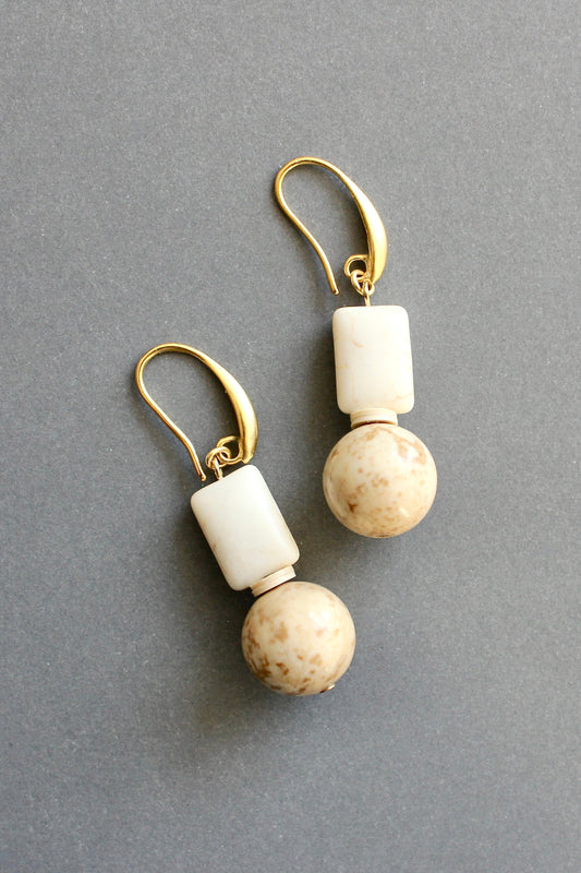 ISLE09 White and cream earrings