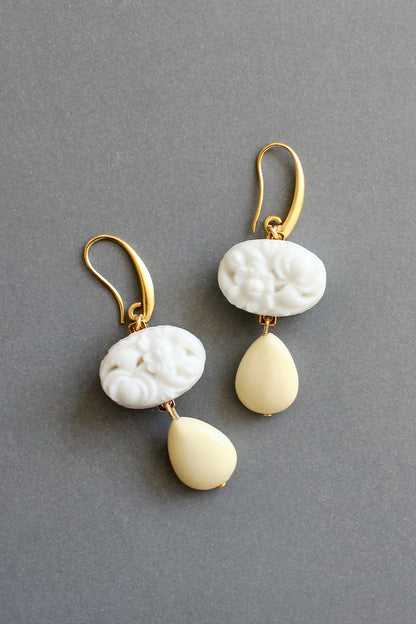 ISLE10 Vintage milk glass earrings