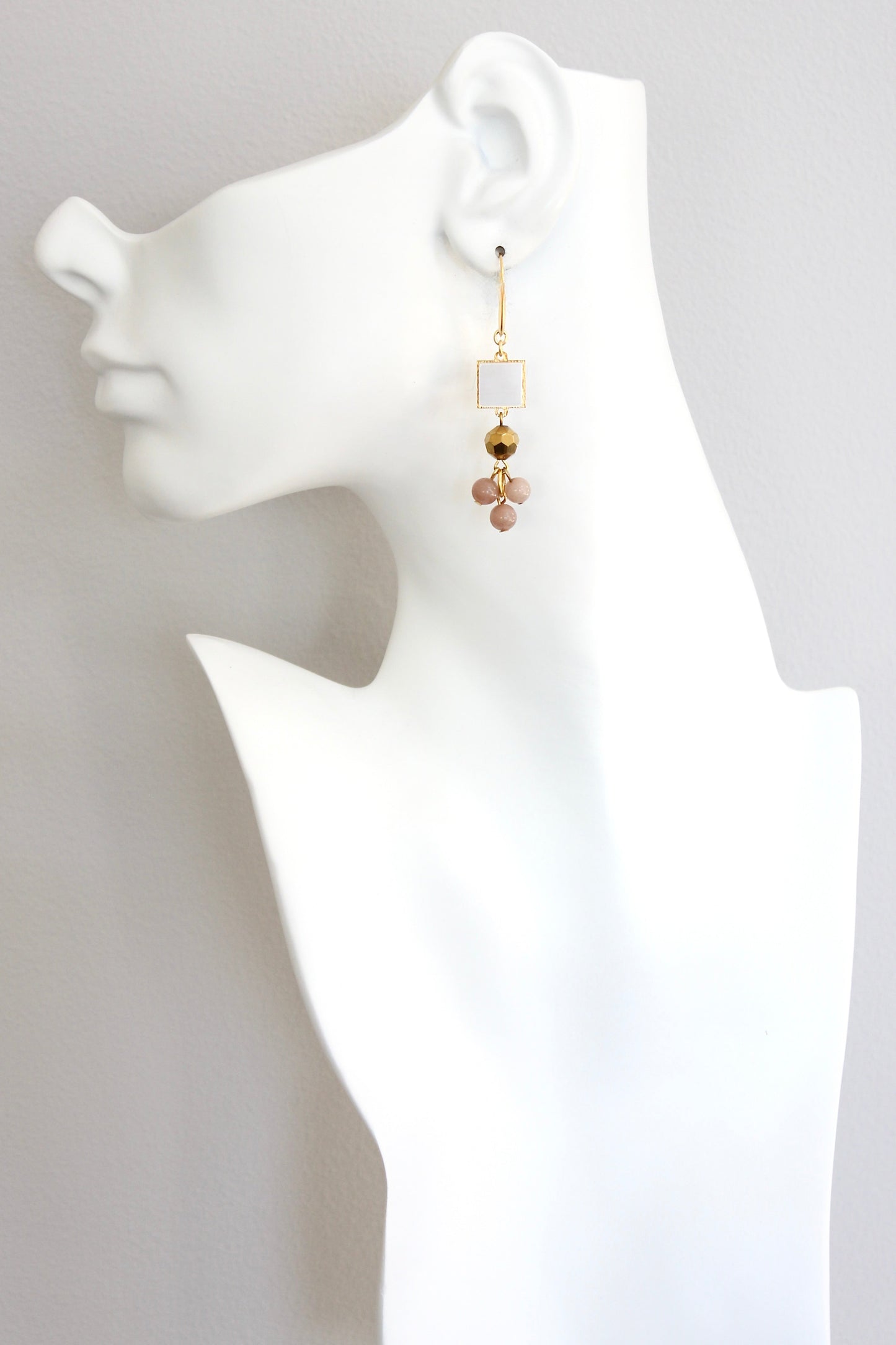 ISLE28 Mother-of-pearl and mauve cluster earrings