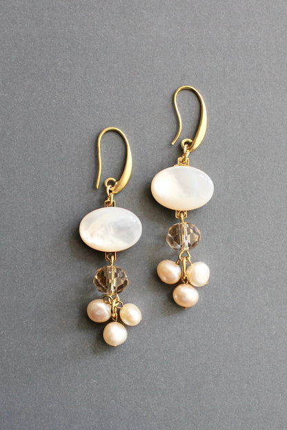 ISLE32 Mother-of-pearl cluster earrings