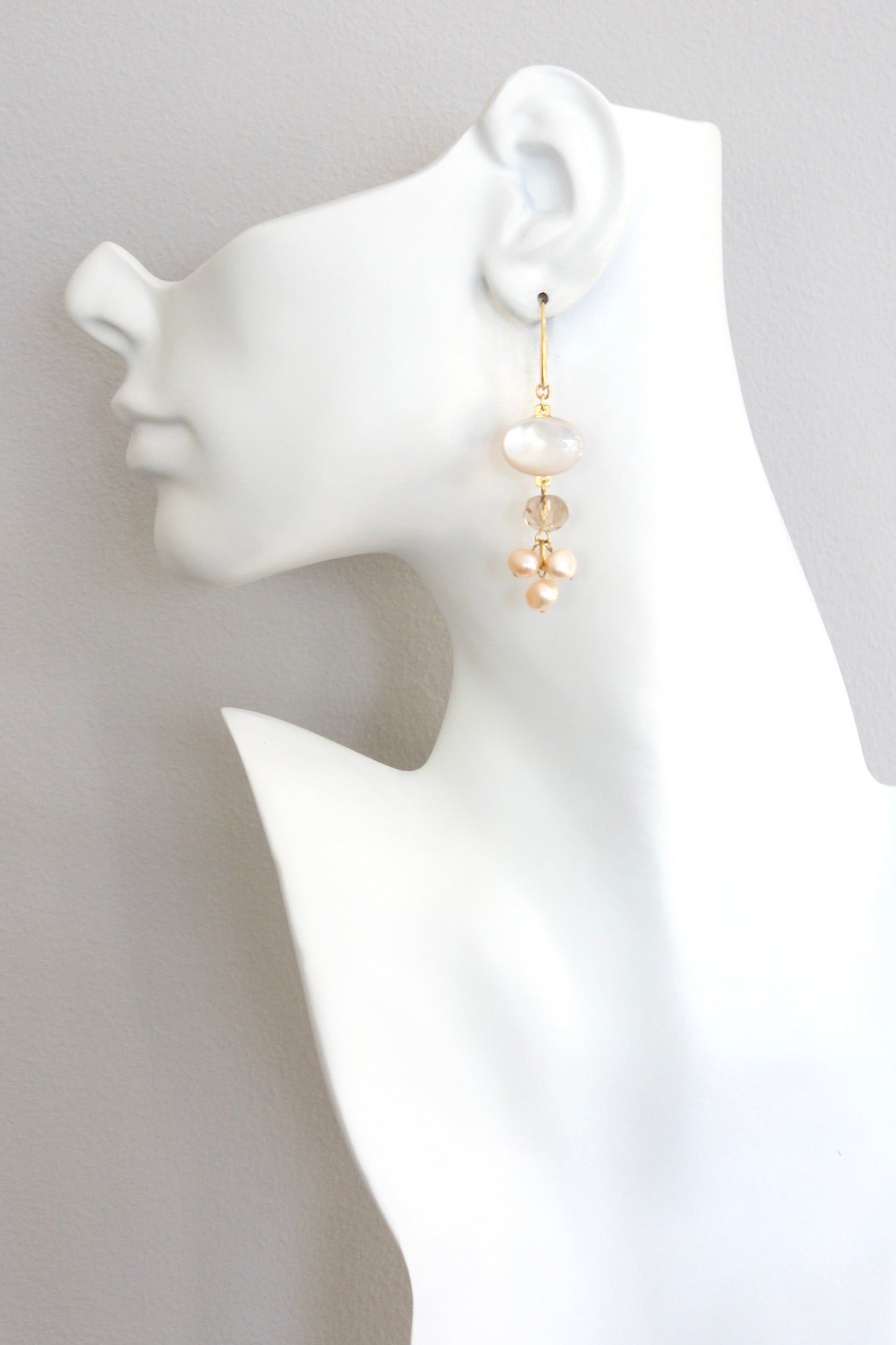 ISLE32 Mother-of-pearl cluster earrings