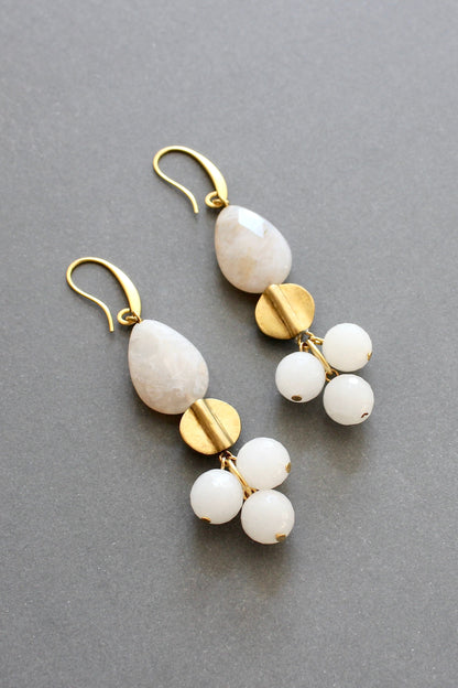 ISLE38 White agate cluster earrings