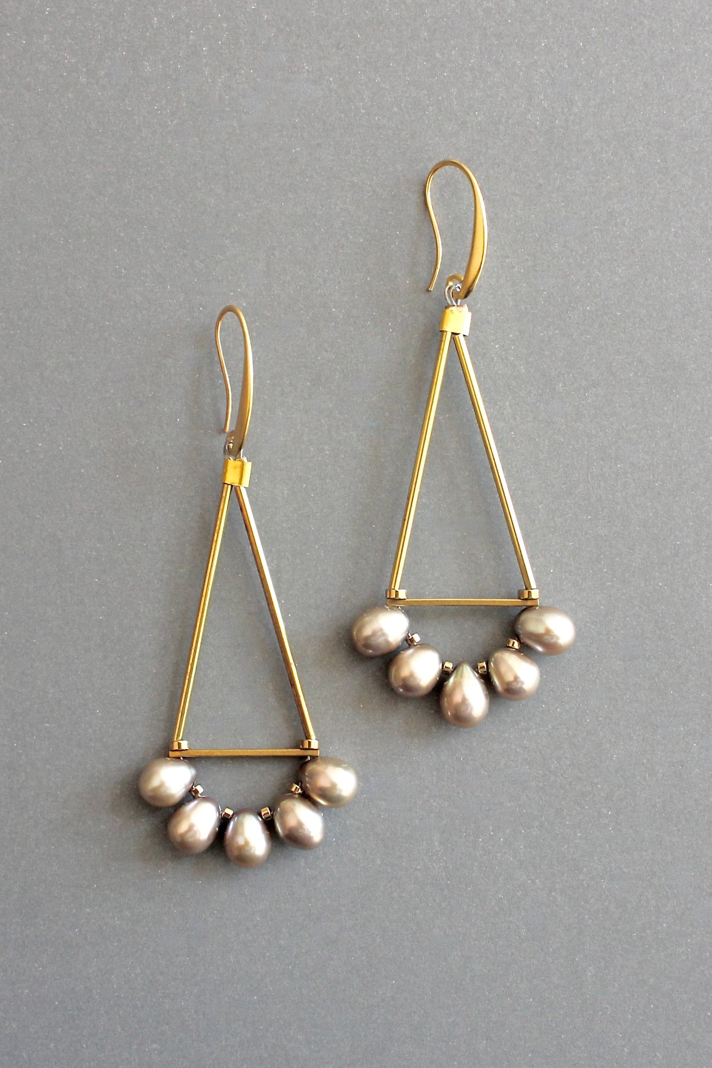 ISLE40 Freshwater pearl geometric earrings