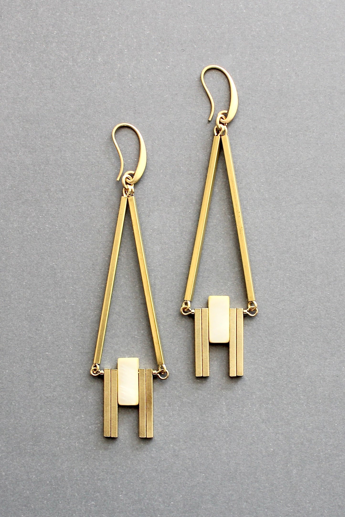 ISLE56 Mother-of-pearls and brass geometric earrings