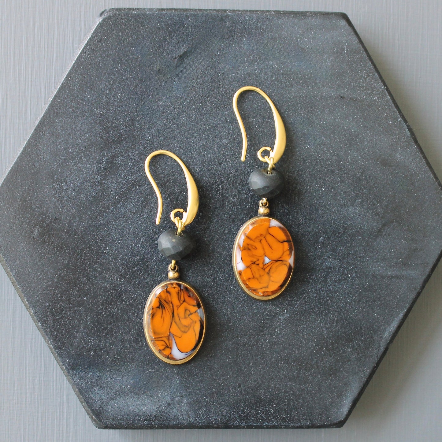 JLTE15 vintage orange glass earrings