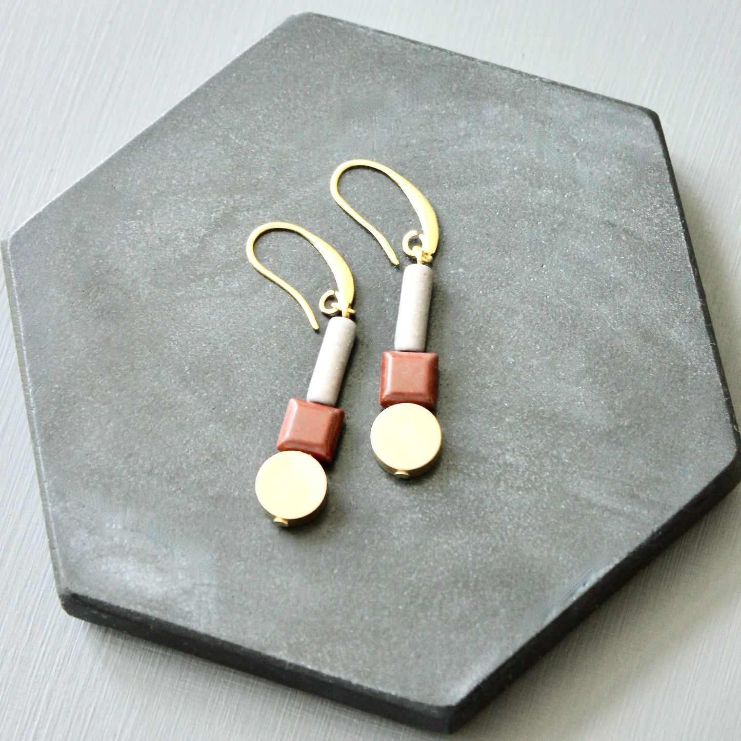 JLTE17 burgundy and gray earrings