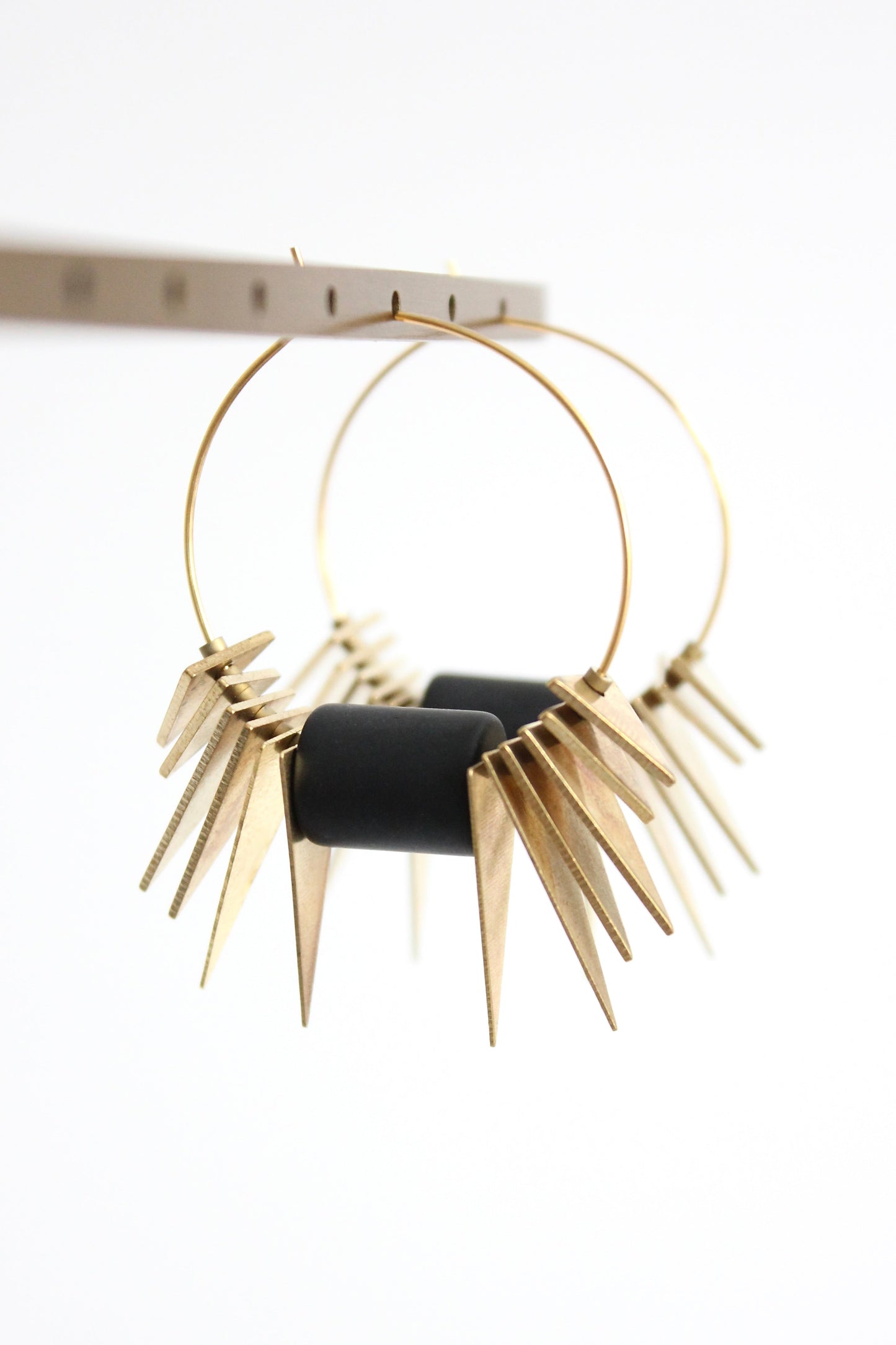 JLTE20 black and brass geometric hoop earrings