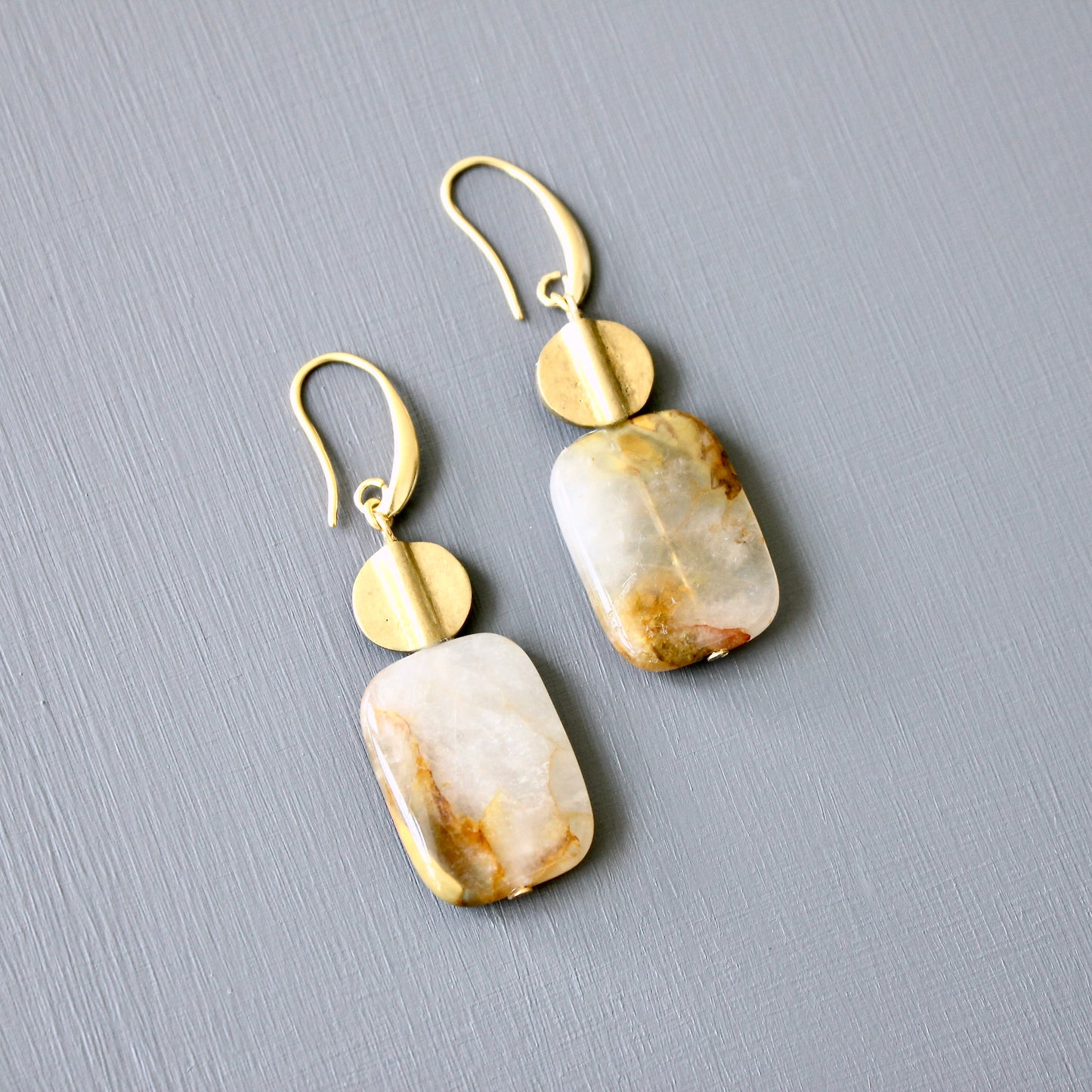 JLTE23 agate and brass earrings