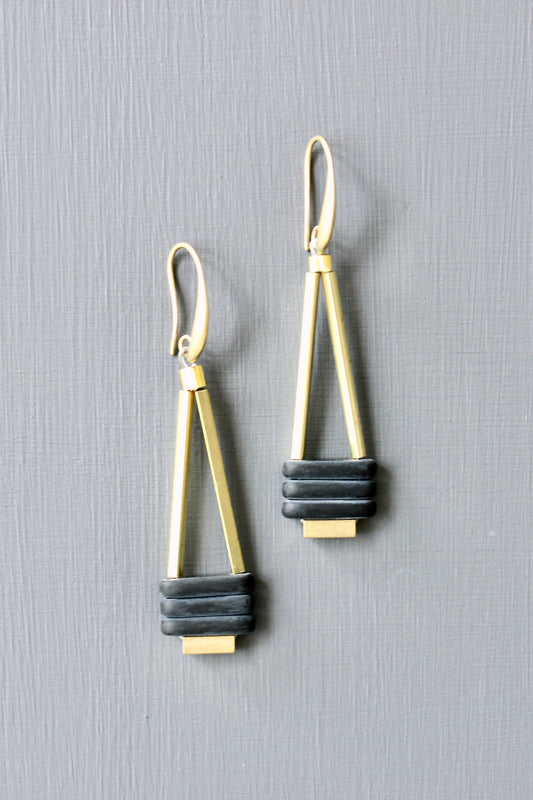 JLTE33 black and brass geometric earrings