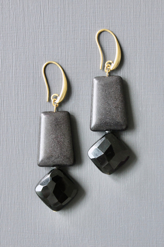 JLTE37 black geometric earrings