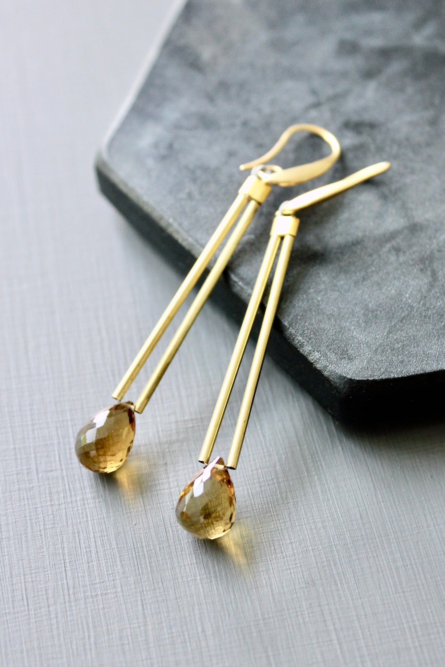 JLTE43 beer quartz geometric earrings