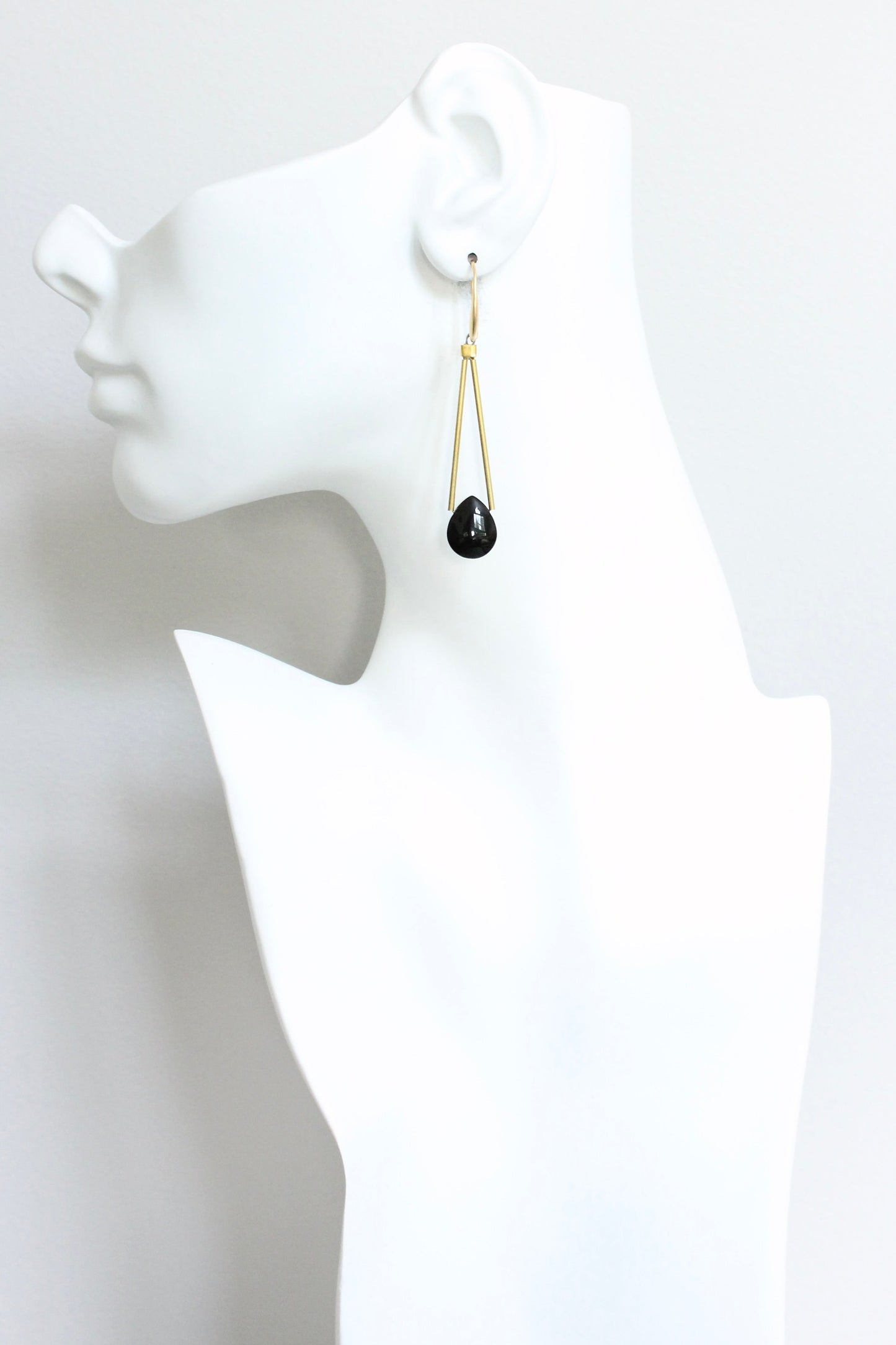 JLTE45 black agate geometric earrings