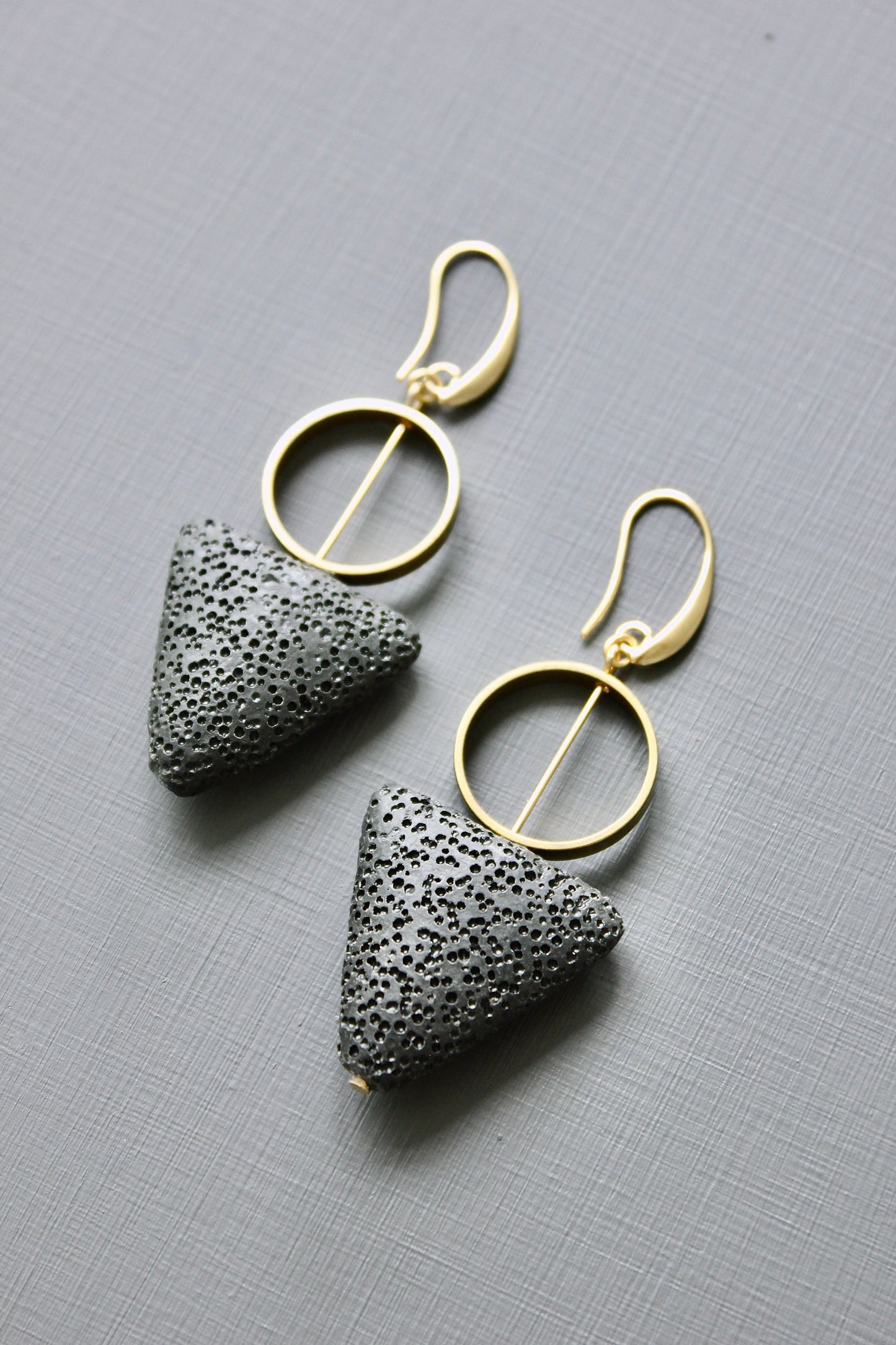 JLTE47 black lava triangle geometric earrings