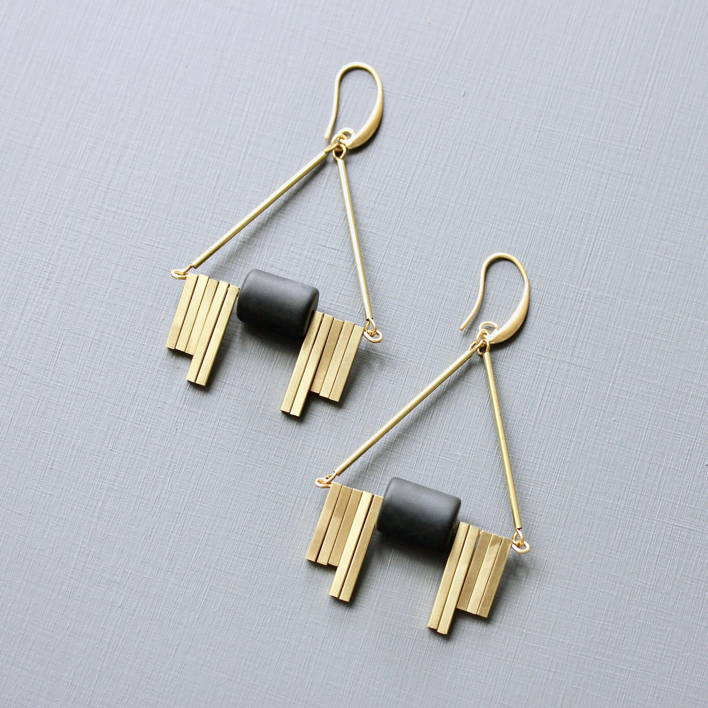 JLTE60 black and brass Artdeco earrings