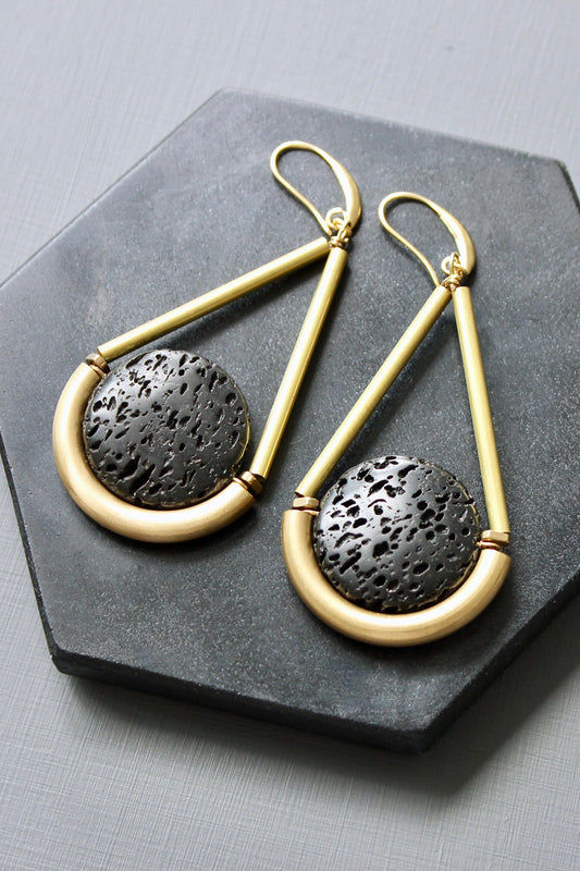 JLTE62 lava rock geometric earrings