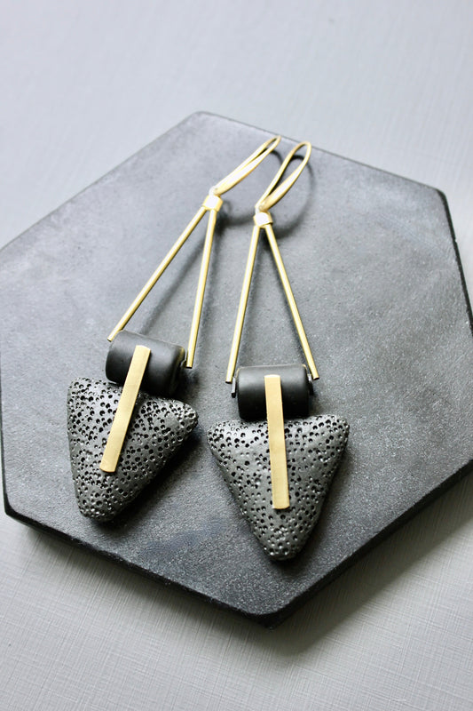 JLTE68 lava rock geometric earrings