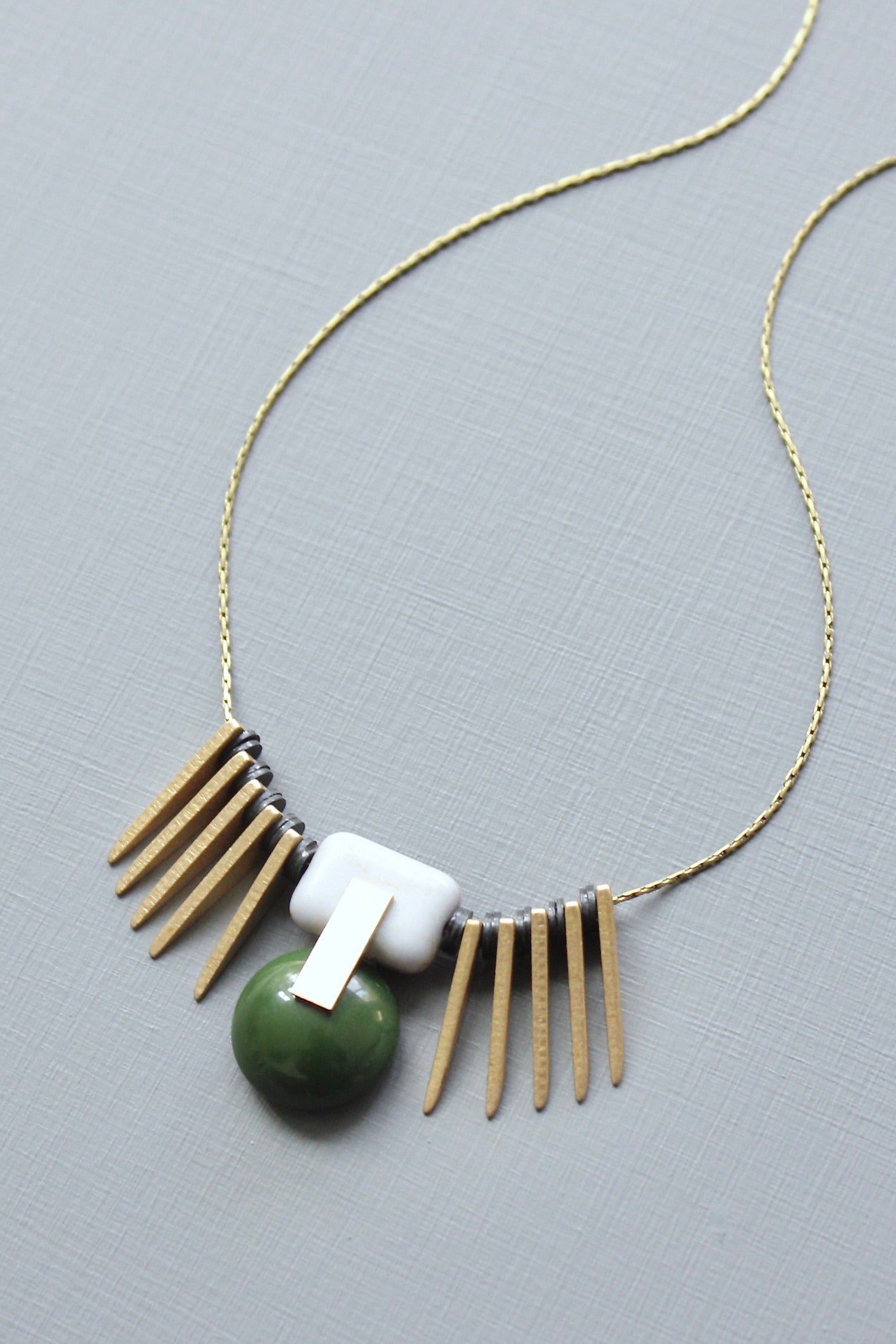 LEX118  Hunter green ArtDeco pendant necklace