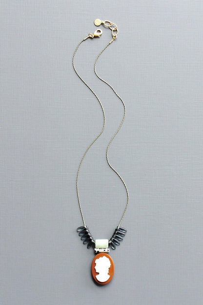 LEX318  Vintage cameo pendant necklace