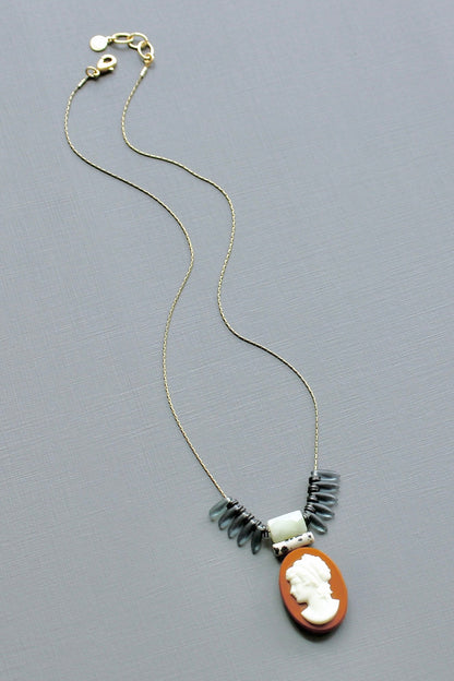 LEX318  Vintage cameo pendant necklace