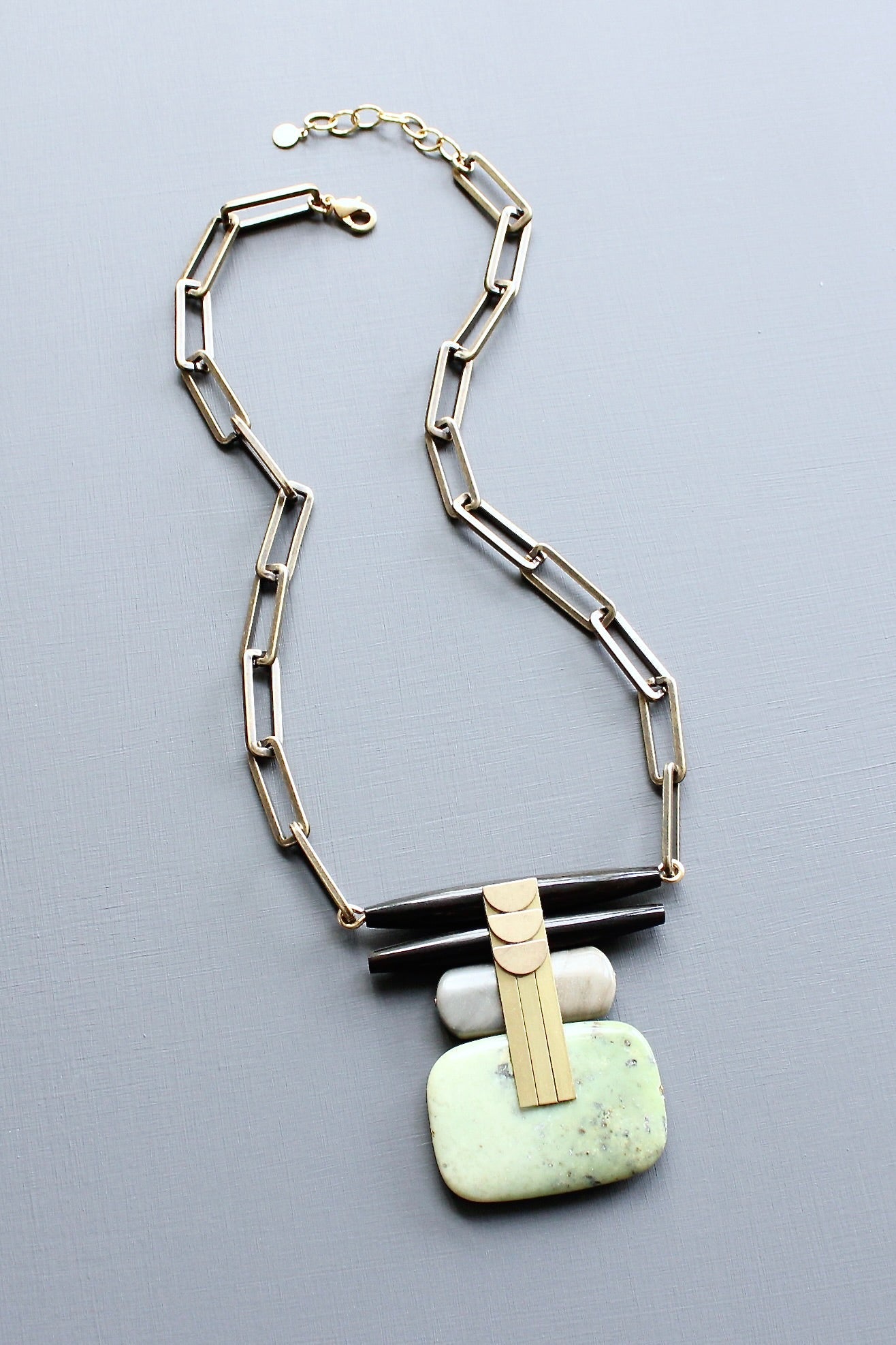 LEX320 Green and black ArtDeco pendant necklace