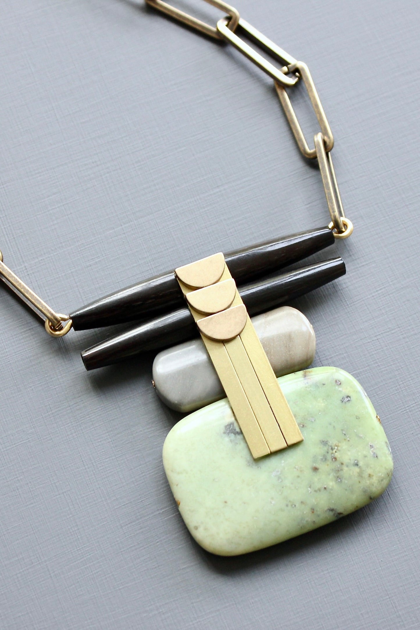 LEX320 Green and black ArtDeco pendant necklace