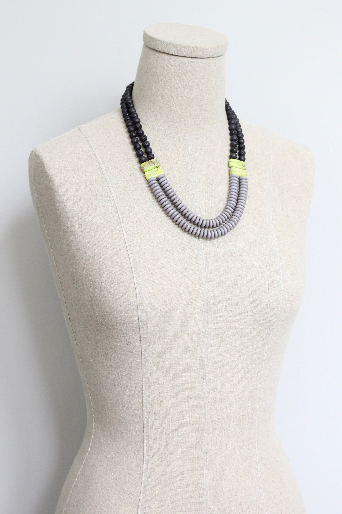 LEX421 Double strand lavender and black necklace