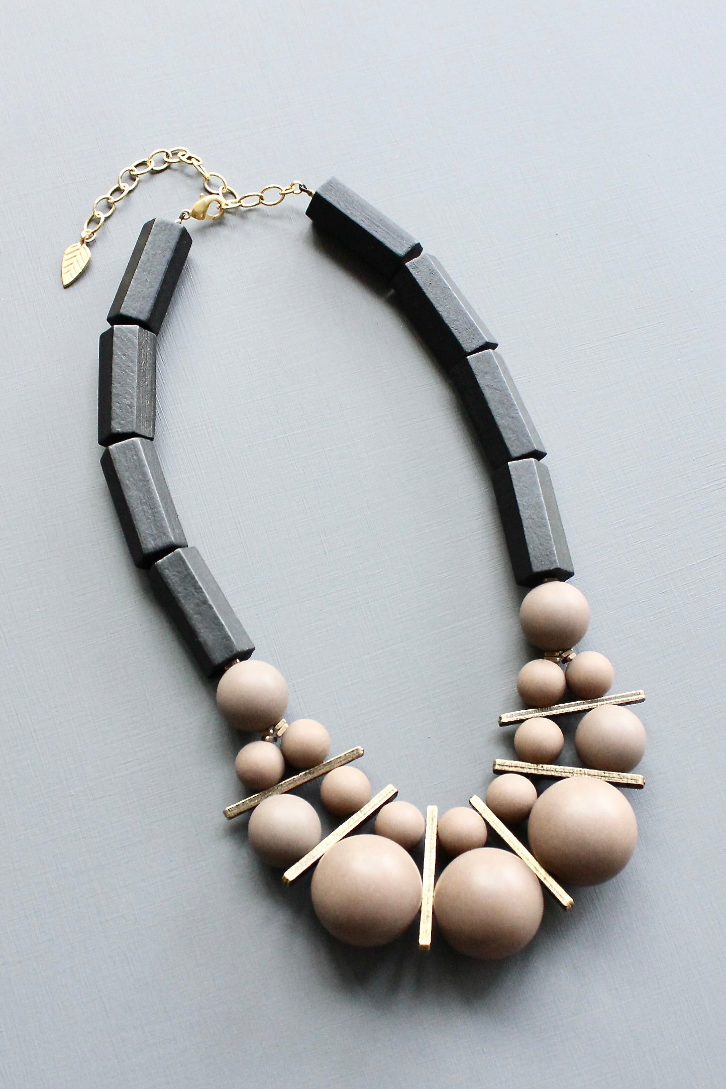 LEX518  Black and chestnut bauble necklace