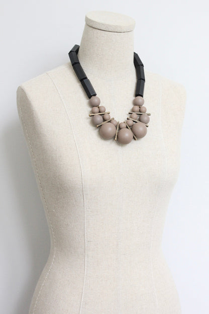 LEX518  Black and chestnut bauble necklace