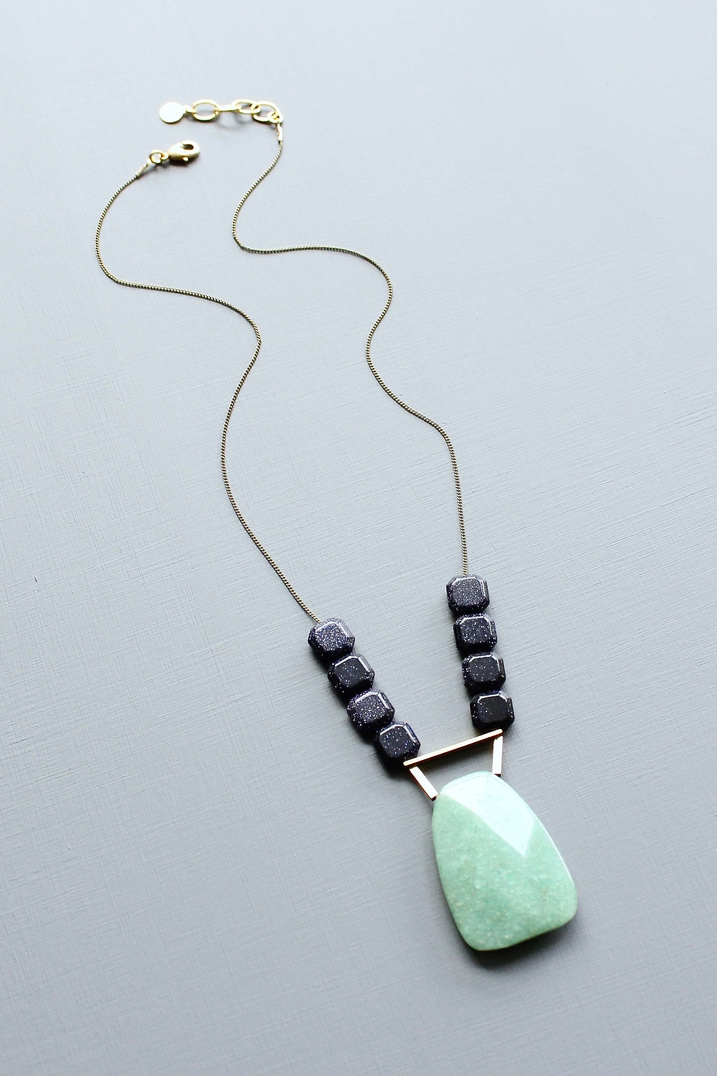 LEX519  Blue goldstone and jade pendant necklace