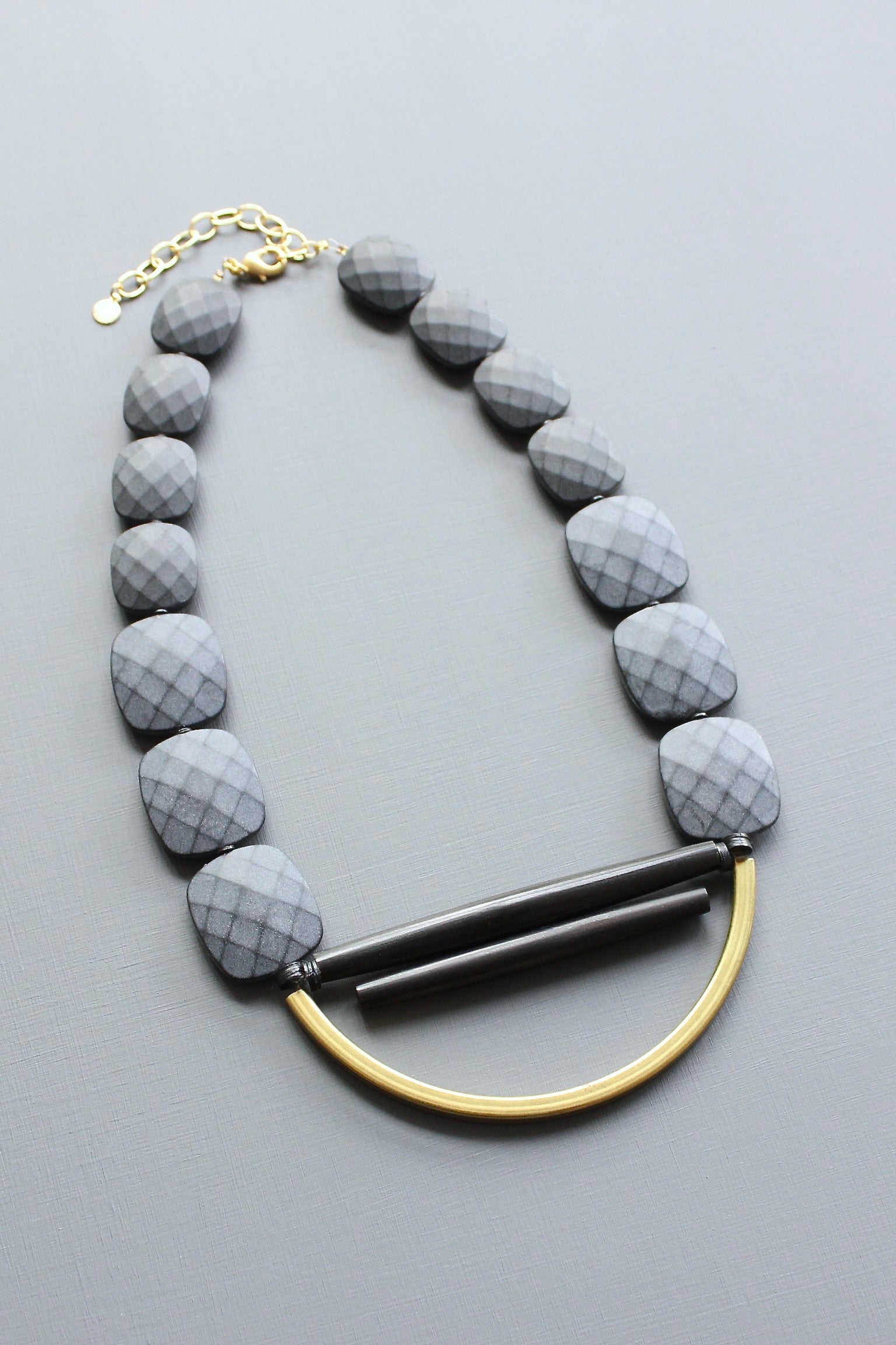 LEX619 Black bib necklace