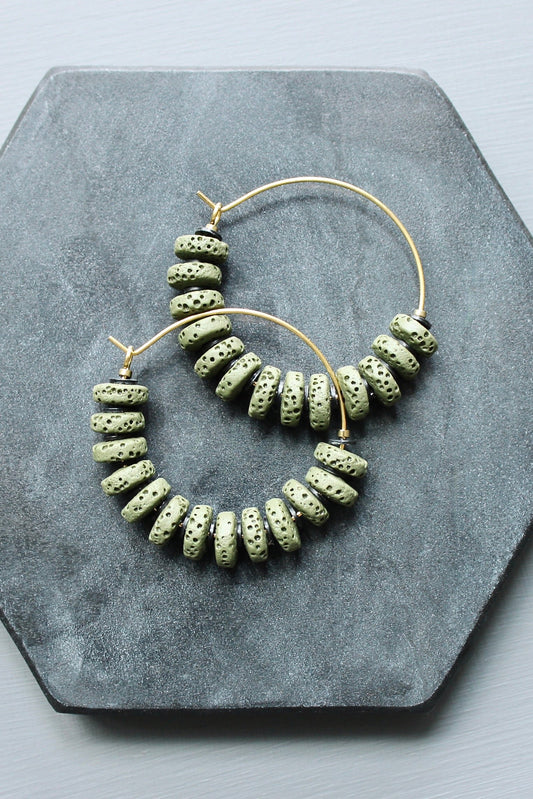LEXE03 Moss lava hoop earrings