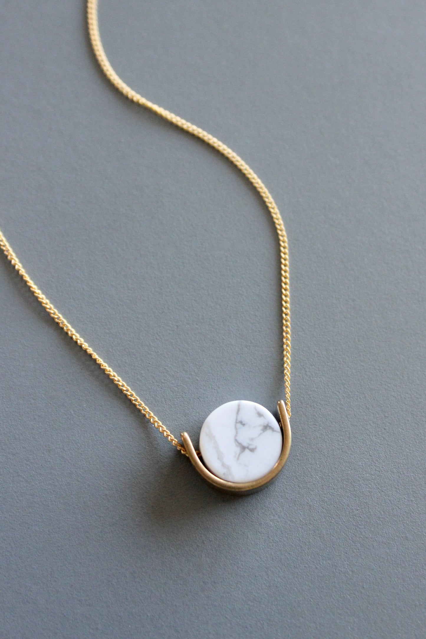 MLN116 Howlite mini geometric necklace