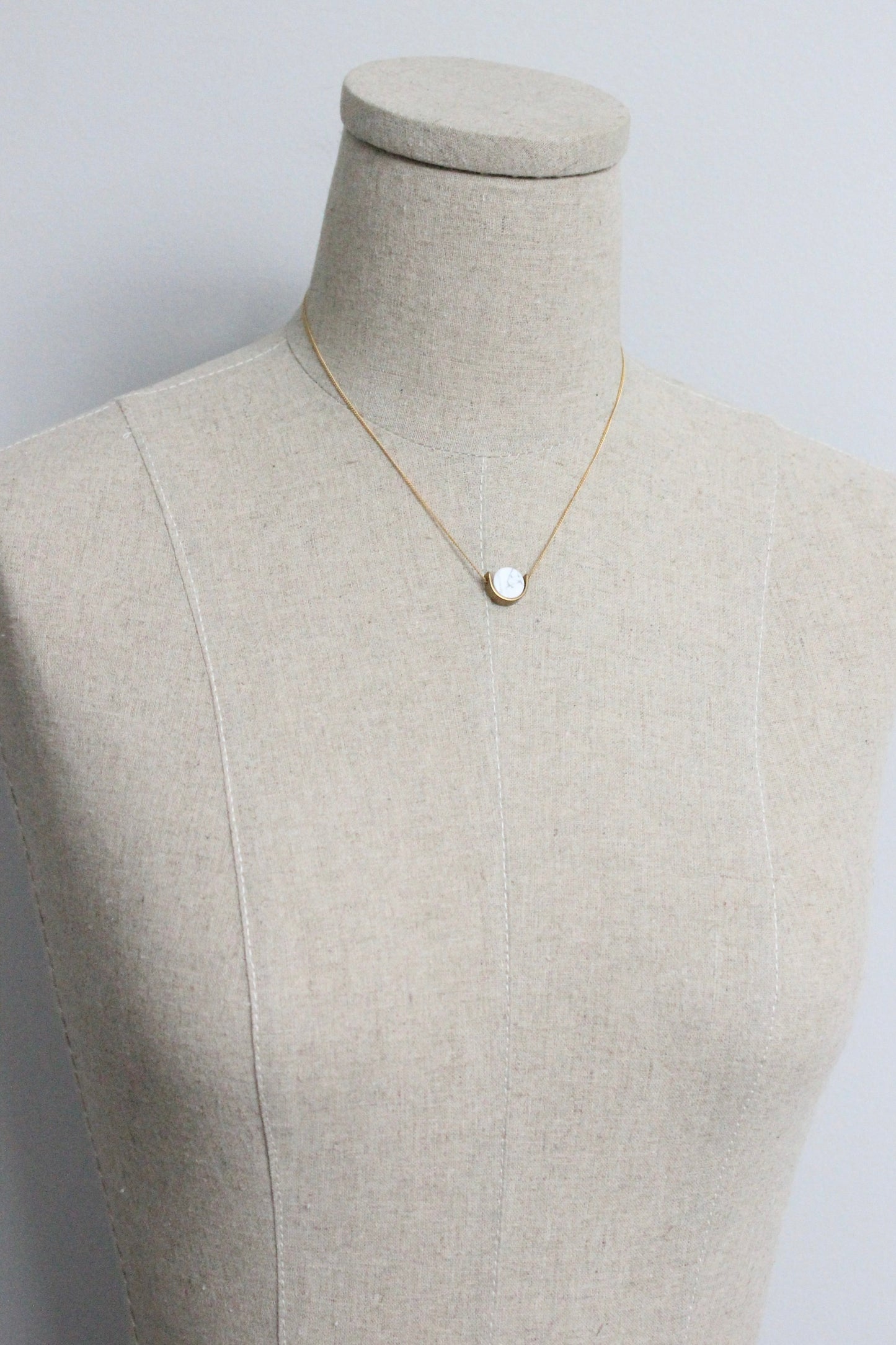 MLN116 Howlite mini geometric necklace