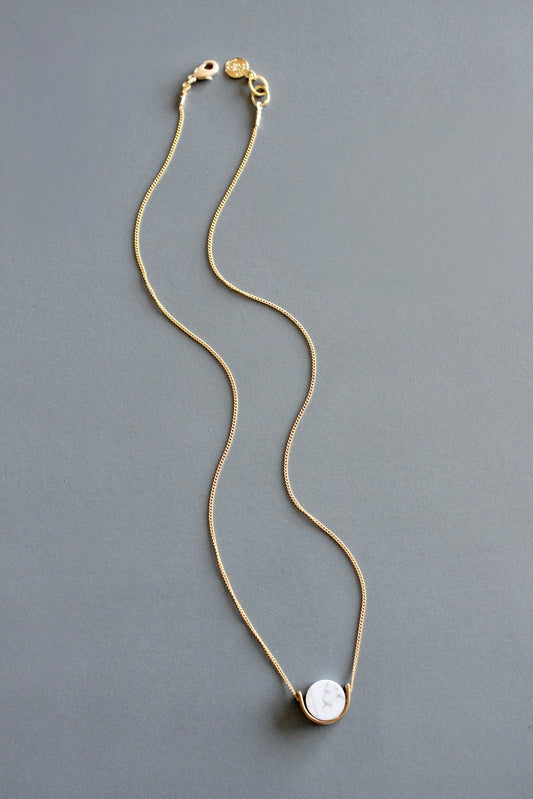 MLN116 Howlite mini geometric necklace