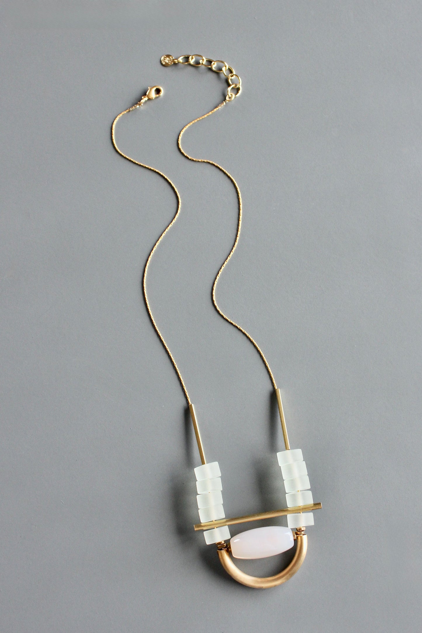 MLN121 Glass and agate geometric necklace