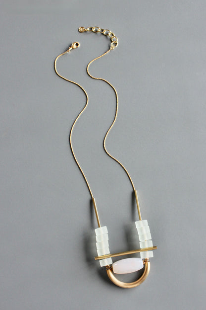 MLN121 Glass and agate geometric necklace