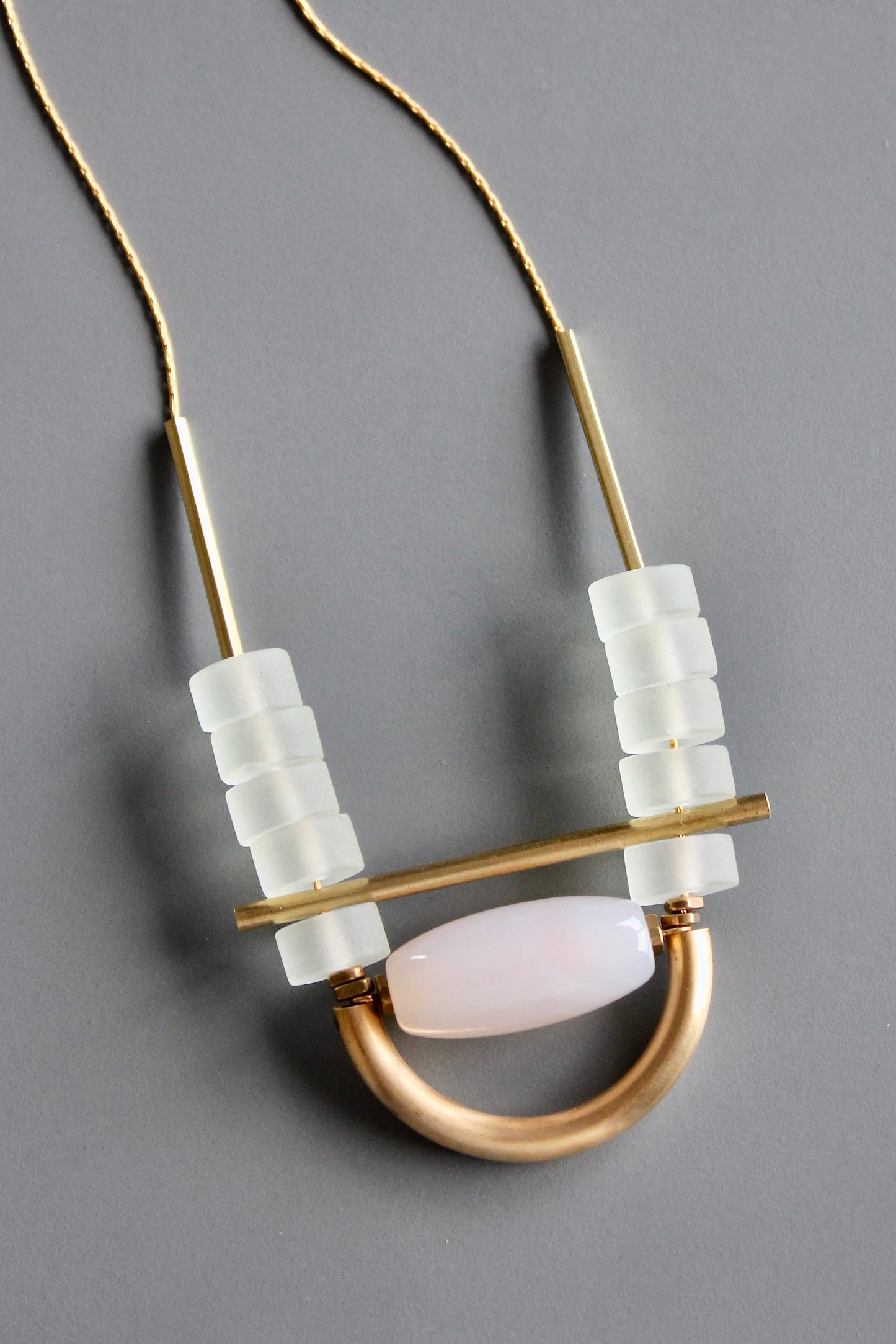 MLN121 Glass and agate geometric necklace