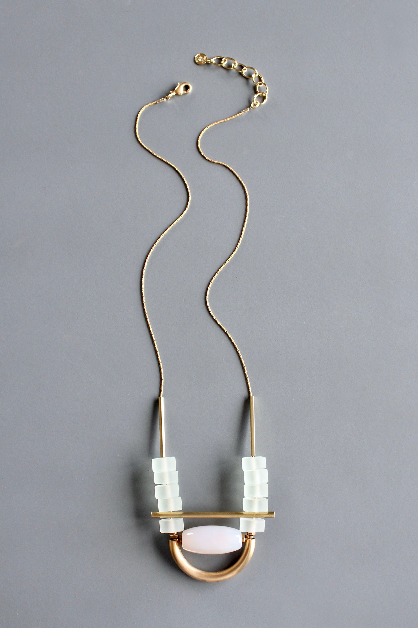 MLN121 Glass and agate geometric necklace