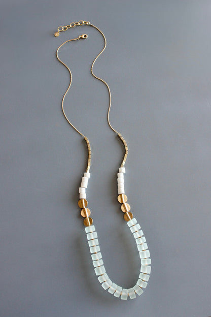 MLN130 Glass and brass necklace