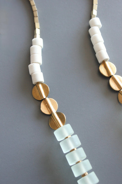 MLN130 Glass and brass necklace