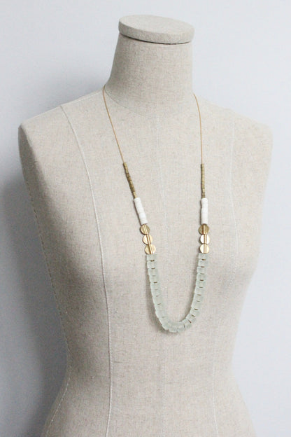 MLN130 Glass and brass necklace