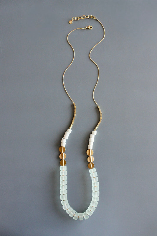 MLN130 Glass and brass necklace