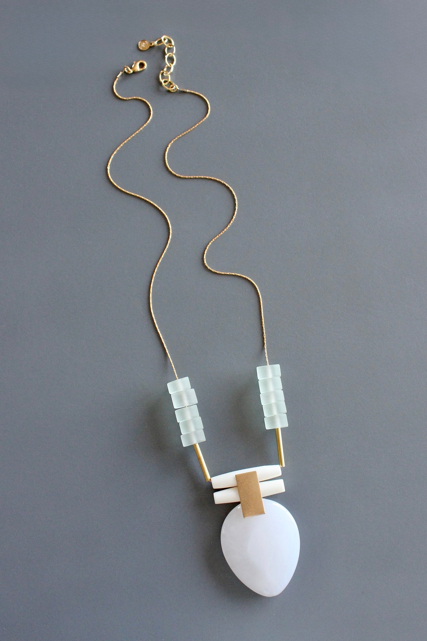 MLN224 Glass and white jade pendant necklace