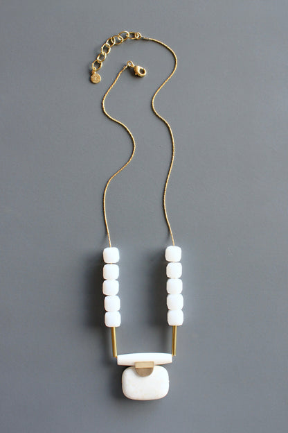 MLN320 Artdeco white pendant necklace