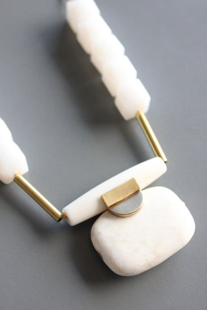 MLN320 Artdeco white pendant necklace