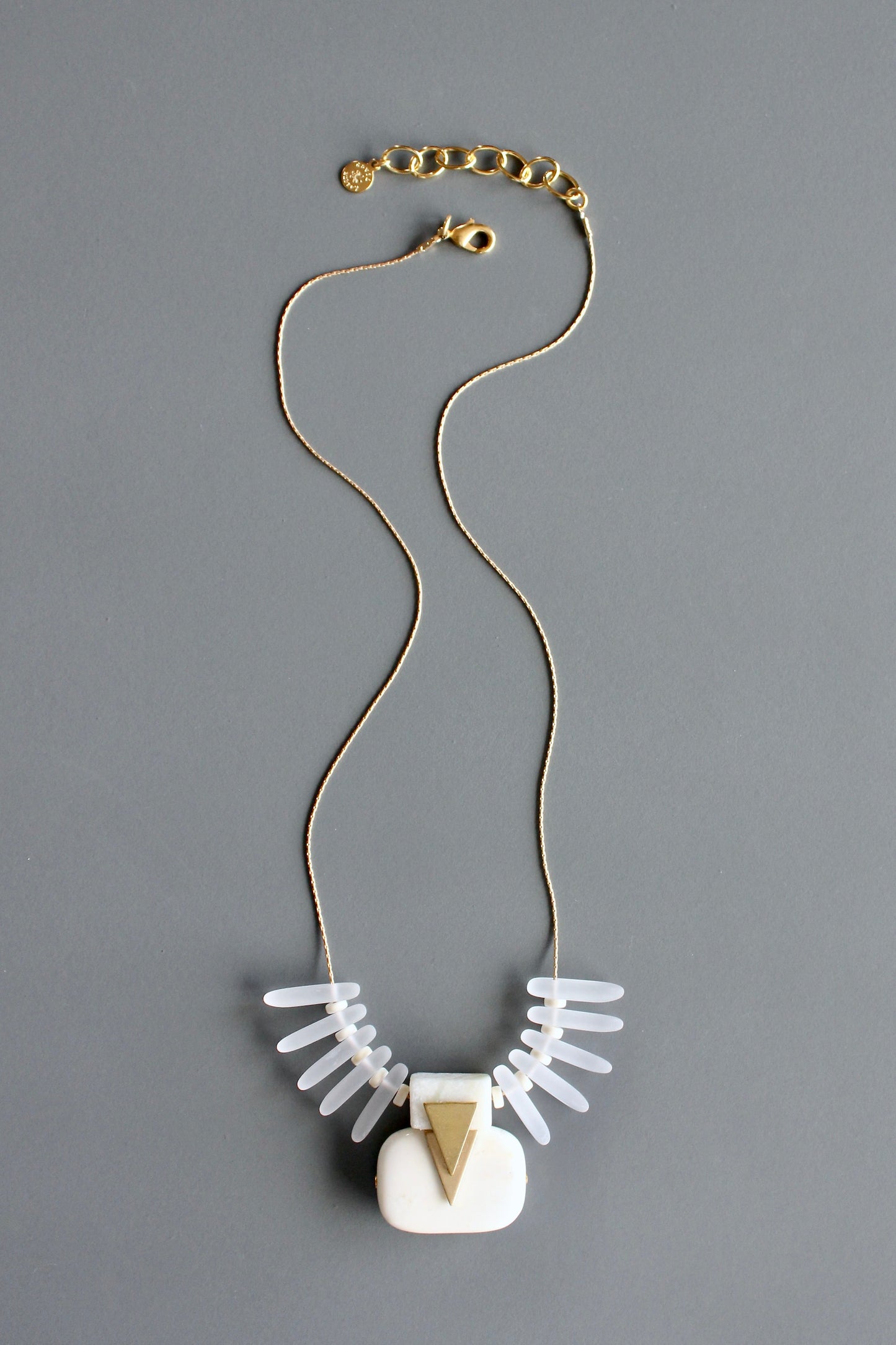 MLN418 White glass fringe Artdeco necklace