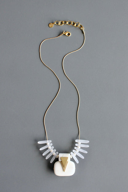MLN418 White glass fringe Artdeco necklace