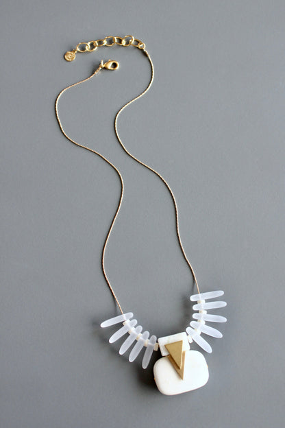 MLN418 White glass fringe Artdeco necklace